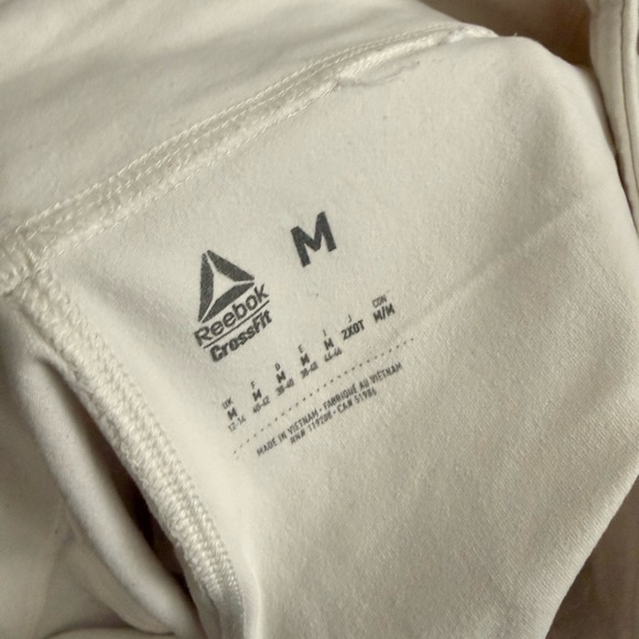 Reebok CrossFit women’s white Cream Shorts size medium like new - Picture 3 of 3